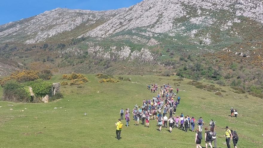 Encumbradas: casi 1.500 mujeres subirán a las cumbres de Asturias para visibilizar la práctica femenina de deporte