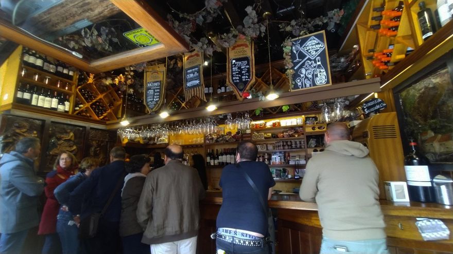 El interior del Bar Entrepeñas.