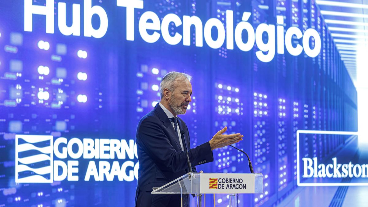 El presidente de Aragón, Jorge Azcón, en un acto de presentación del proyecto de Blackstone en la localidad zaragozana de Calatorao.