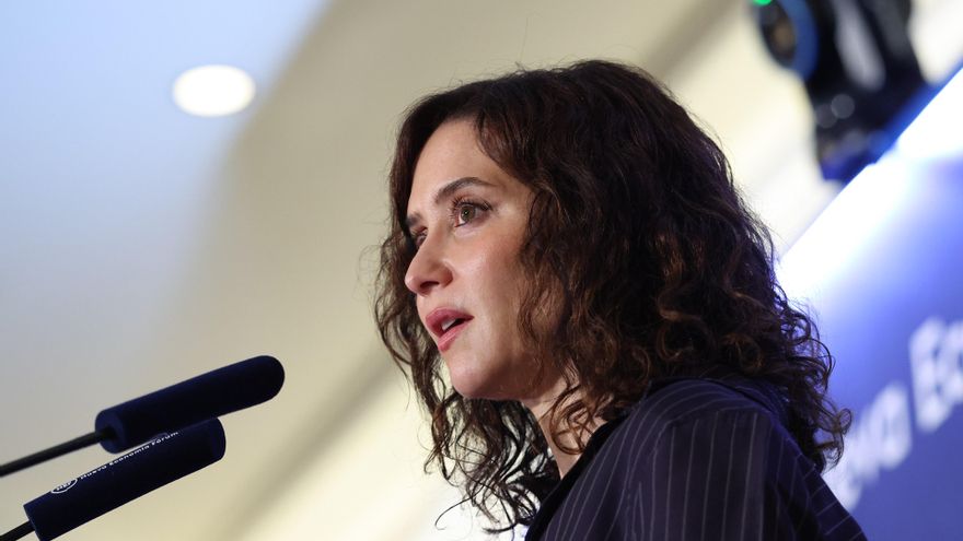 La presidenta de la Comunidad de Madrid, Isabel Díaz Ayuso, durante un desayuno informativo, en el hotel Four Seasons, a 15 de junio de 2026, en Madrid (España). En desayuno ha sido organizado por Nueva Economía Fórum.