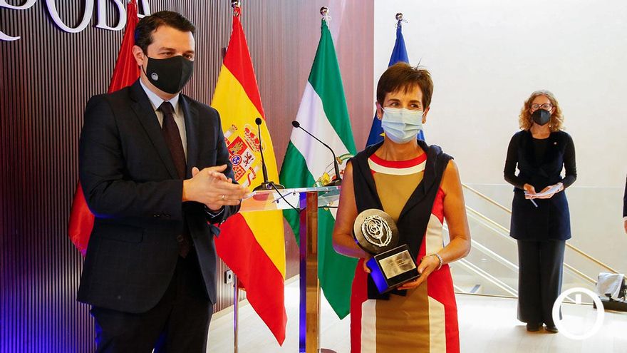 Entrega del XIV Premio Periodístico Julio Anguita Parrado a Ángeles Espinosa