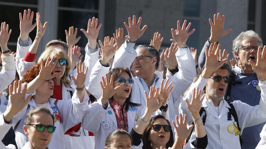 El conflicto entre Sanidad y los médicos: negociaciones rotas en plena huelga y sin solución a la vista