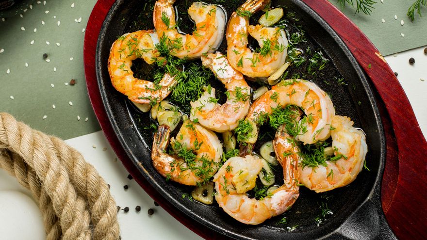 Ni el ajo ni la guindilla: el método para que las gambas al ajillo mantengan todo su sabor