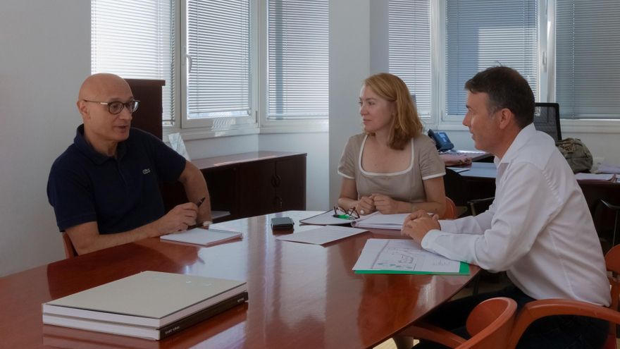 Reunión con el alcalde de Valdeolea.