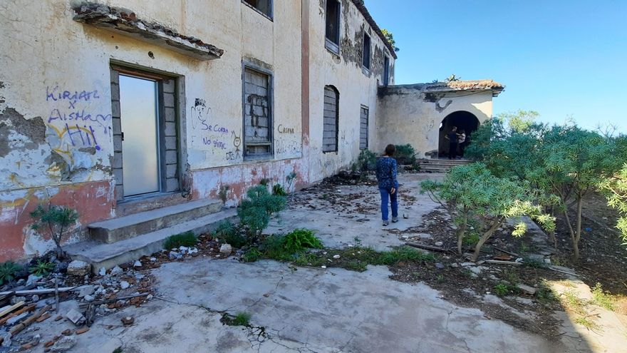 Fachada interior de la hacienda Los Ruices. Con fondos europeos se rehabilitará para acoger el centro de interpretación de la Ruta de las Haciendas