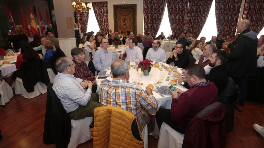 Unión del Pueblo Leonés celebra su tradicional comida de Navidad.