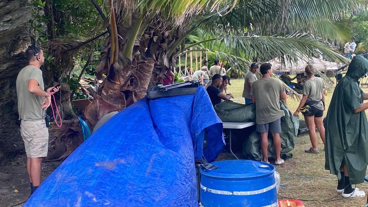 Los equipos y materiales técnicos de 'Supervivientes', cubiertos ante la tormenta