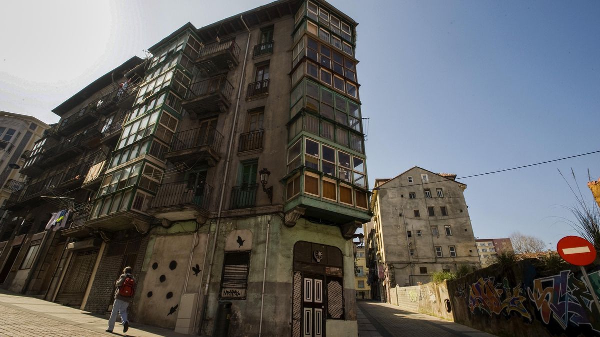 Las calles del Cabildo de Arriba reflejan los años de abandono del barrio. |