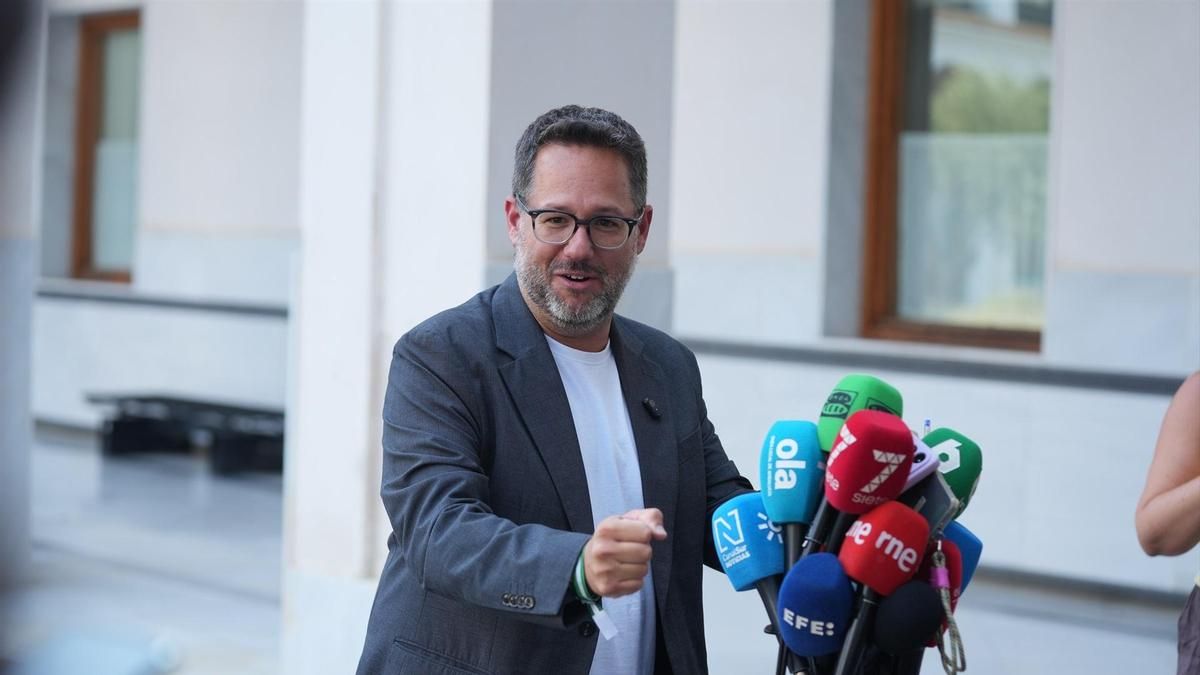 Adelante Andalucía critica que es un "robo democrático" votar la investidura de Moreno sin conocer el pacto PP-Vox