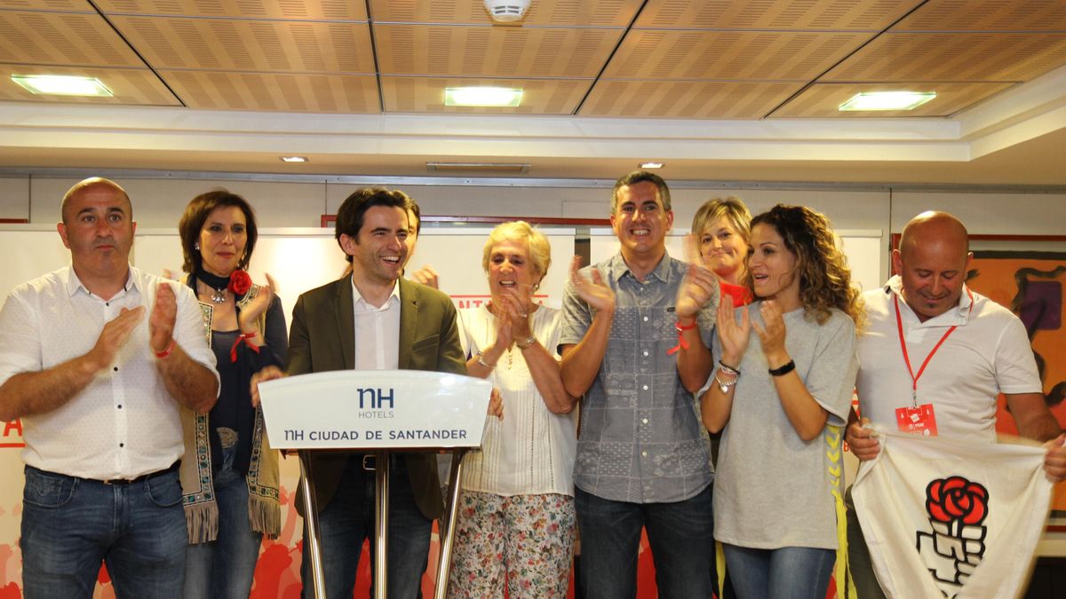 El equipo de coordinación de la campaña de Pedro Sánchez en Cantabria celebrando el resultado.