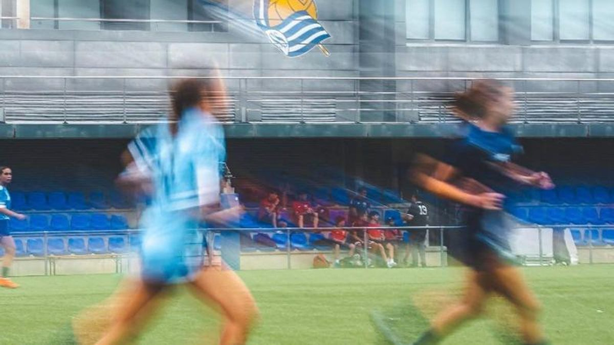 Acosan a un ertzaina que arbitraba un partido en la Donosti Cup de fútbol aficionado