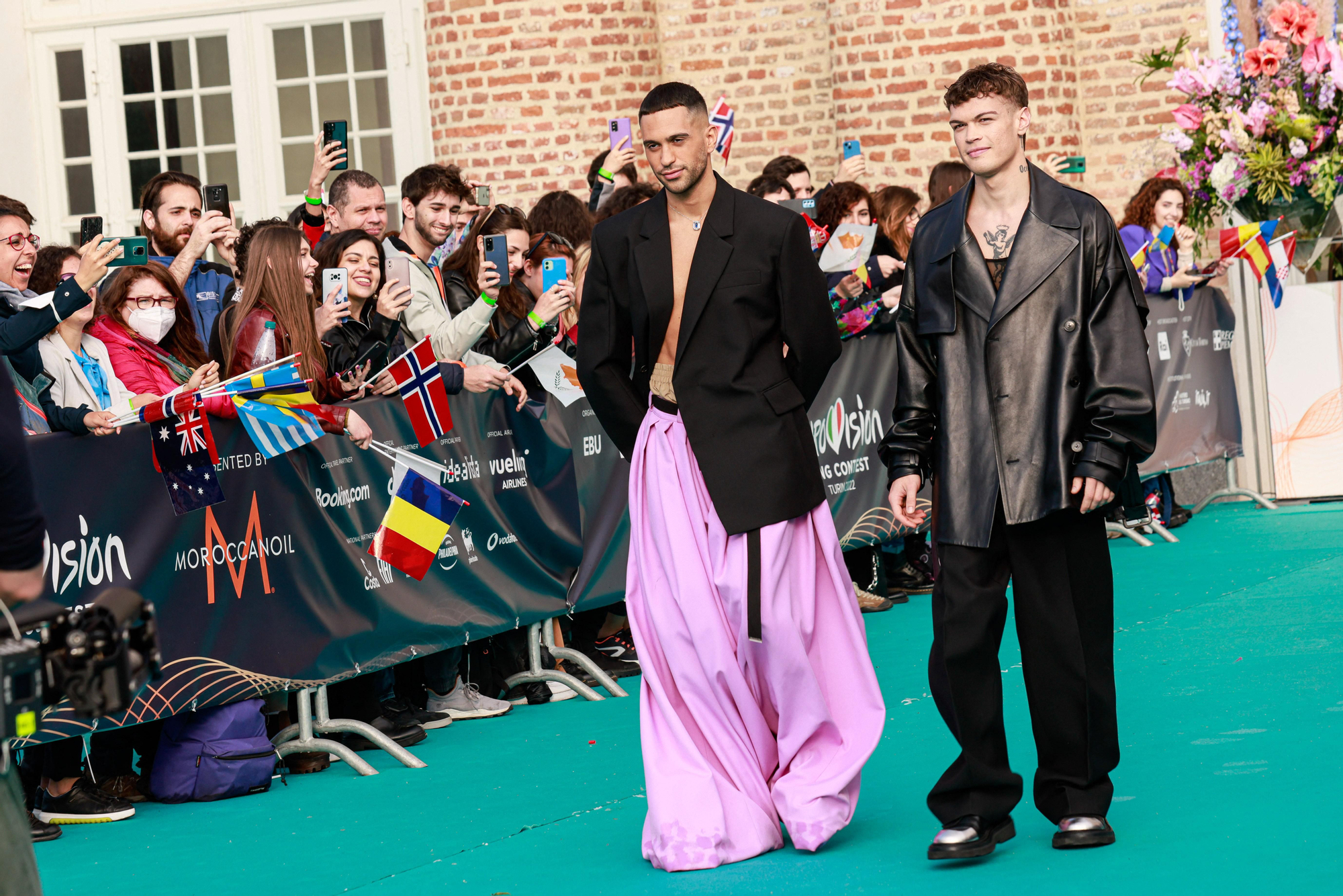 Mahmood & Blanci (Italia) en la Alfombra Turquesa de Eurovisión 2022