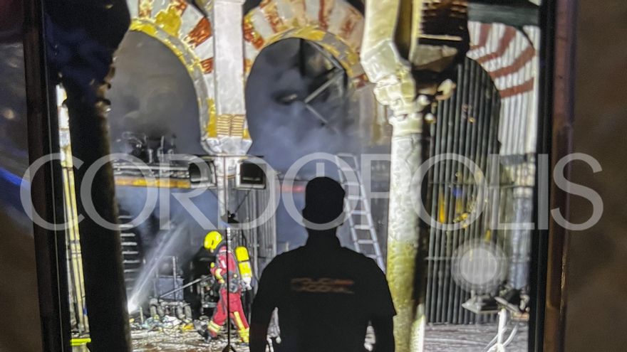 Así ha sido el incendio en la Mezquita de Córdoba: de una barredora a las cubiertas del monumento