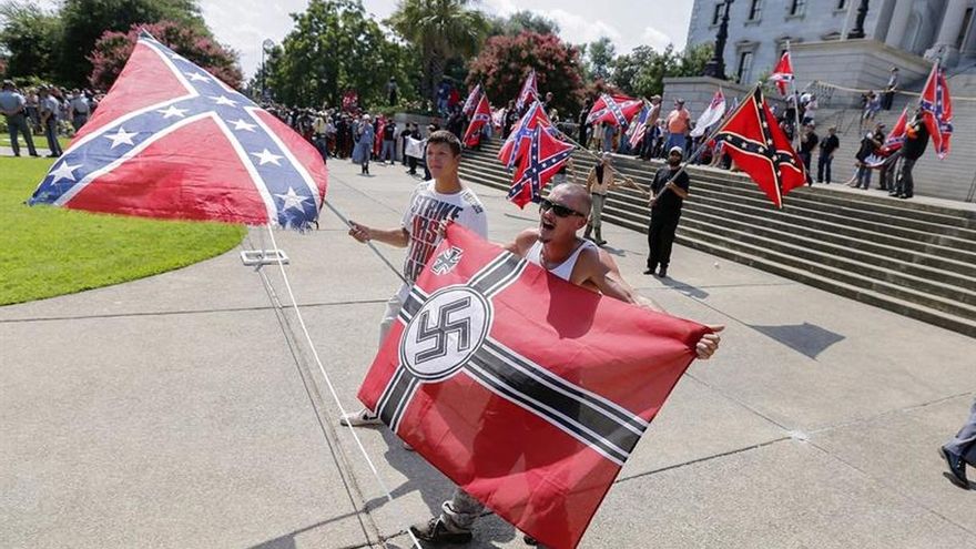 Supremacistas que atemorizaron EE.UU. hace un año protestan ante la Casa Blanca