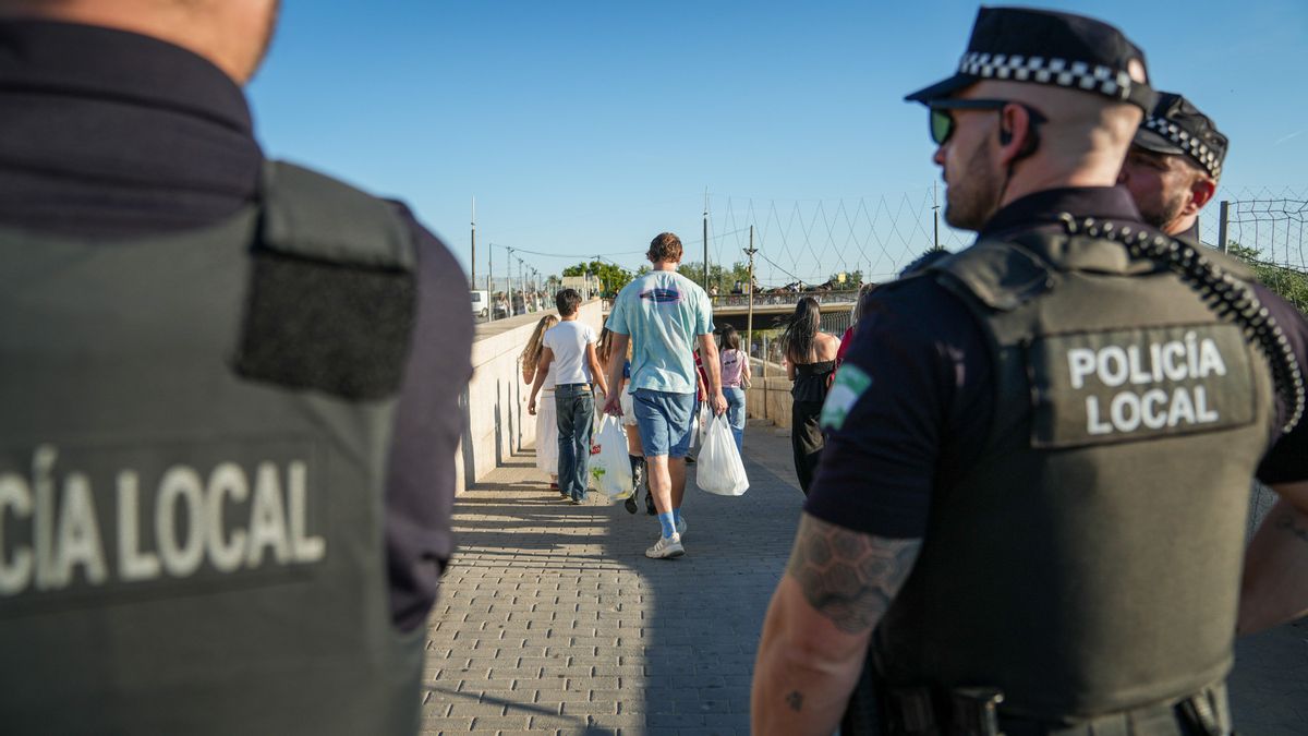 La Policía Local, en el 'botellódromo' este miércoles de Feria
