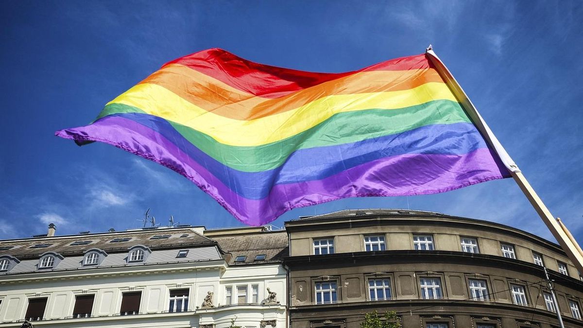 Cazalegas desplegará este sábado una bandera LGTBI gigante confeccionada a base de ganchillo