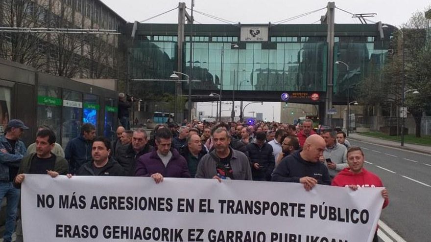 Huelga mayoritaria en Bizkaibus y Euskotren contra las agresiones: "Esto hay que frenarlo como sea"