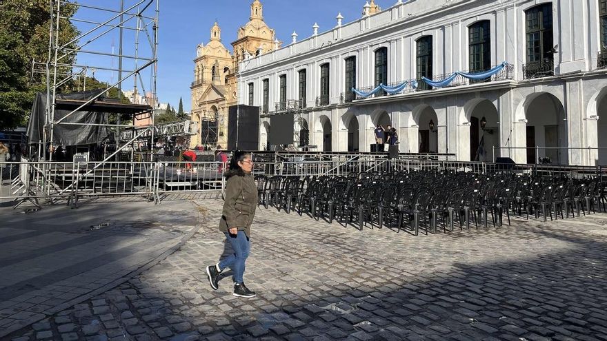 Escenario “revolucionario” y un plan antipiquete en el aeropuerto: Córdoba ya espera la visita de Milei