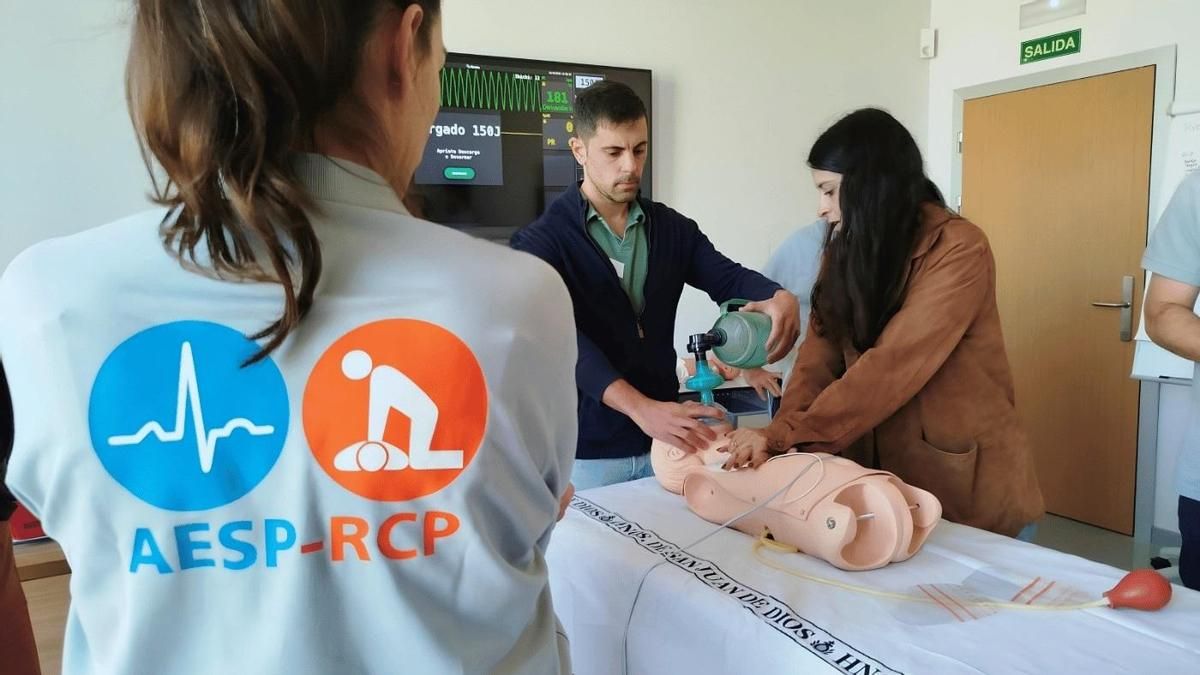 Policías fuera de servicio salvan la vida a un ciudadano que sufrió una parada cardiorrespiratoria en Talavera