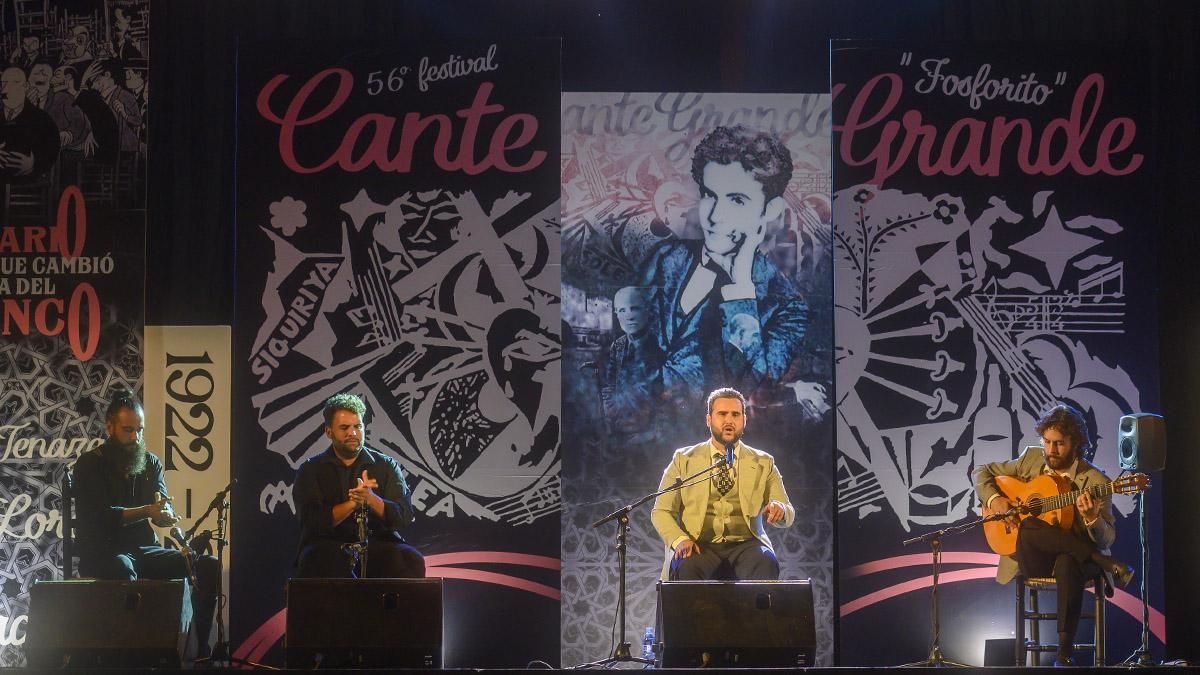Puente Genil vibra con el festival de Cante Grande dedicado a Fosforito