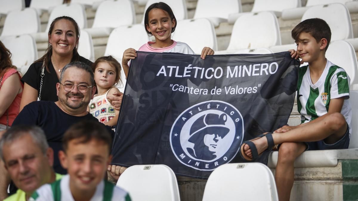 Grada Blanquiverde del Córdoba CF - SD Huesca