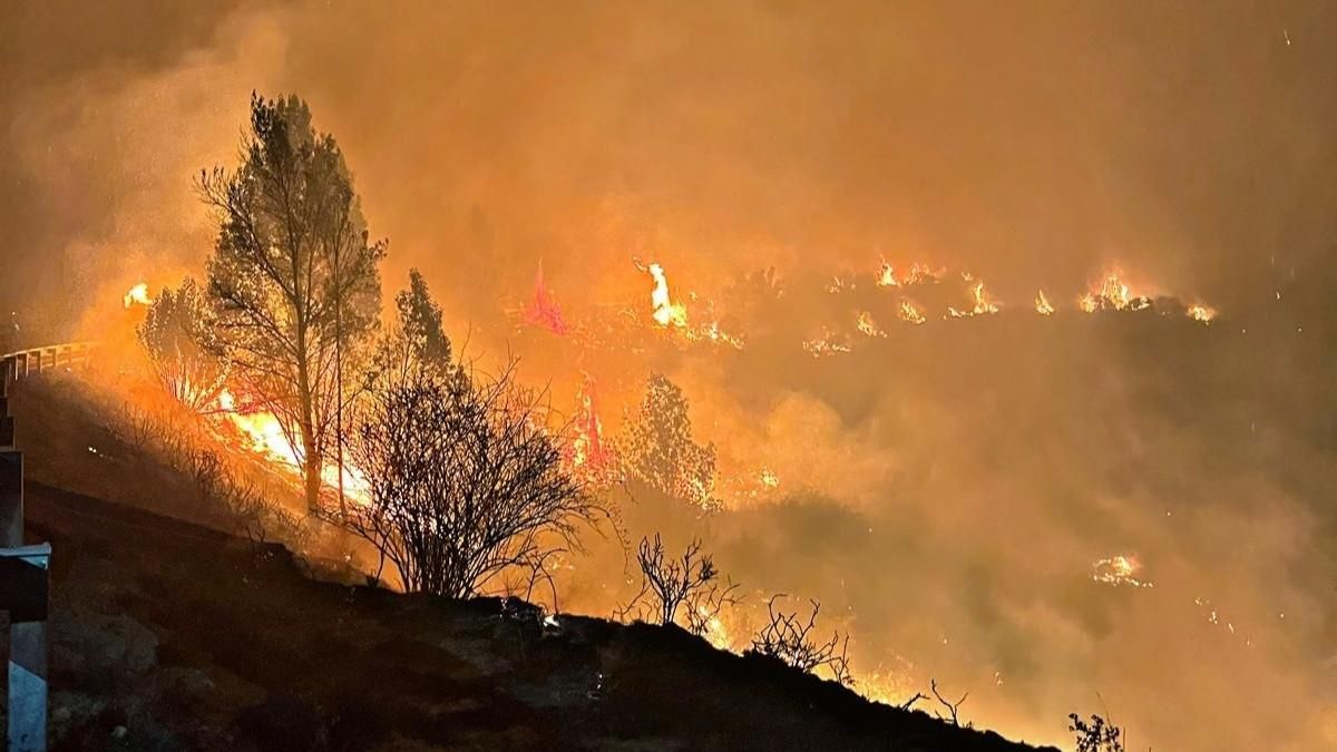 Ocho nuevas localidades evacuadas por el incendio de La Mierla, en Guadalajara, que ha calcinado 26.000 hectáreas