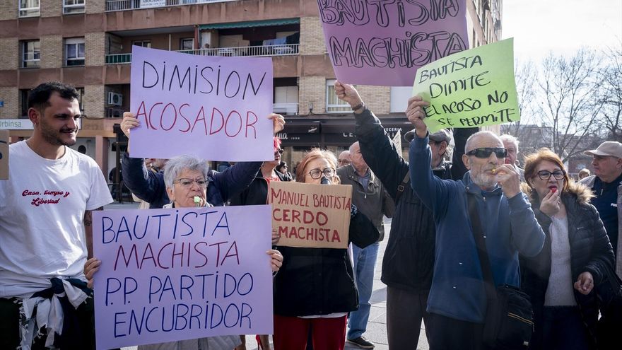 El alcalde de Móstoles rechaza dimitir y anuncia querellas en un pleno donde toda la oposición exige su marcha