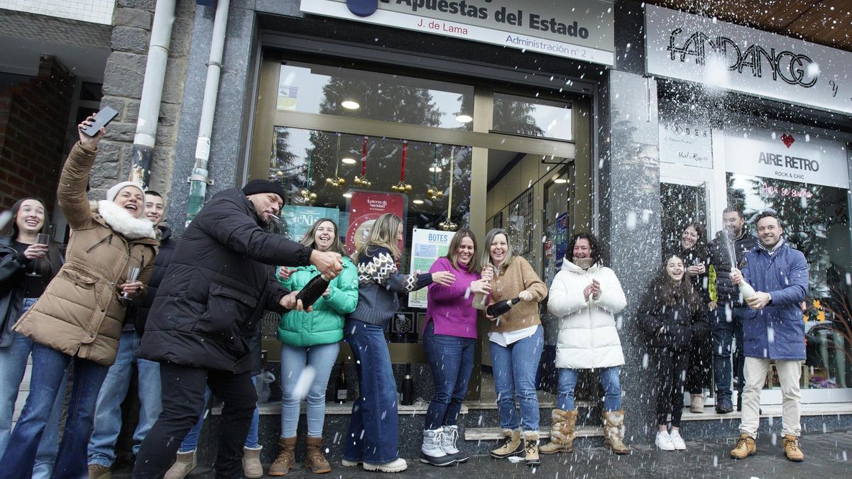Agraciados con el Gordo del Sorteo Extraordinario de la Lotería de Navidad, el 79.432, lo celebran en Villablino.