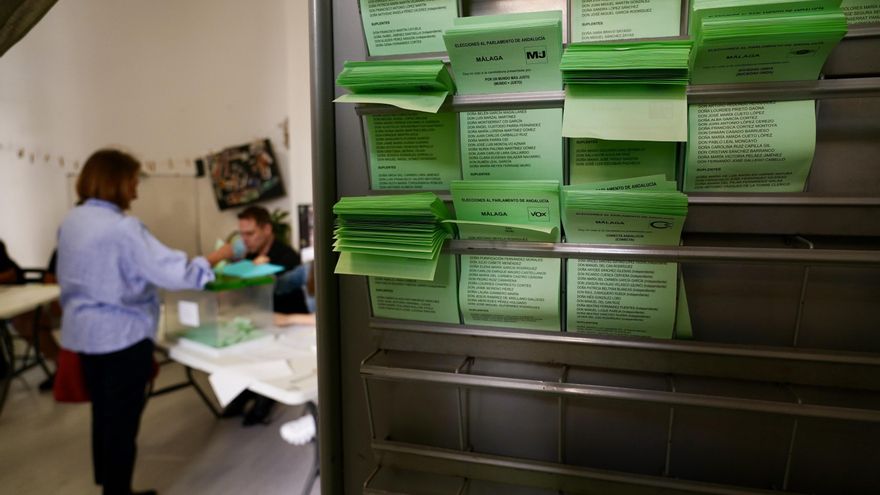 Imágenes de la jornada electoral en Andalucía.
