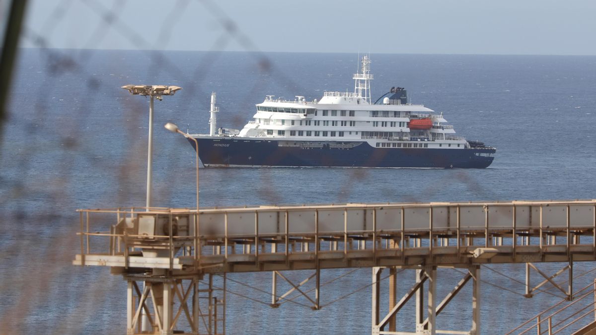 Un crucero varado entre la ciencia y la política