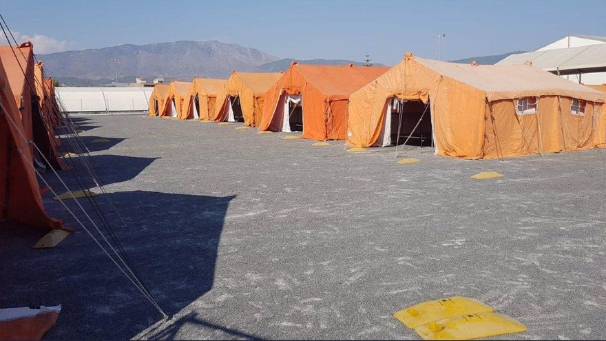 Sin literas en Almería ni ventanas en Algeciras: radiografía de la atención temporal a migrantes en la costa andaluza