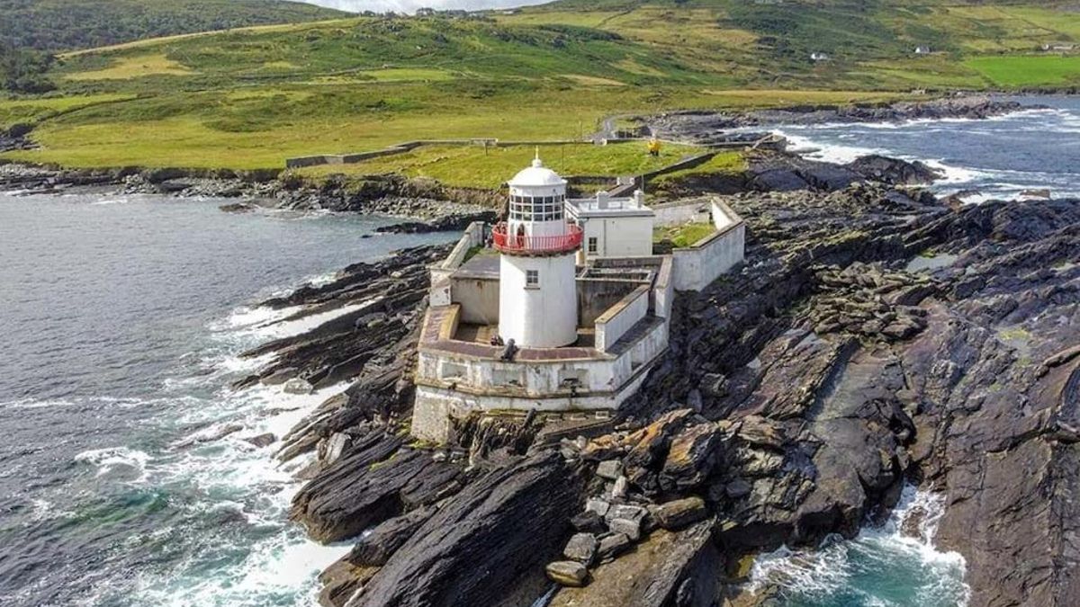 Esta isla irlandesa, sede del primer radiocable telegráfico que unía Europa con América, te sorprenderá con sus acantilados de 180 metros