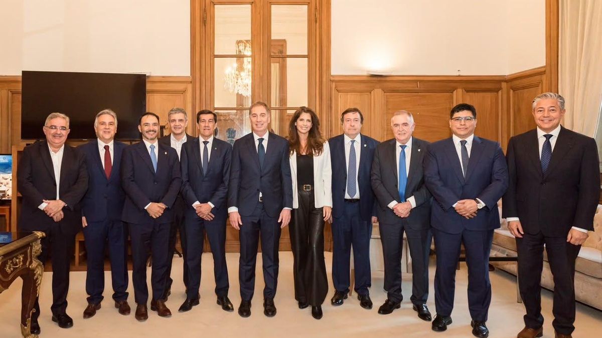 La mitad de los gobernadores no quiso perderse la jura de Diego Santilli