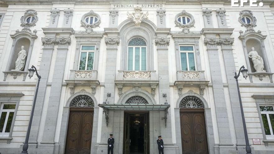 Vista de la entrada principal de la sede del Tribunal Supremo. EFE/Borja Sánchez-Trillo