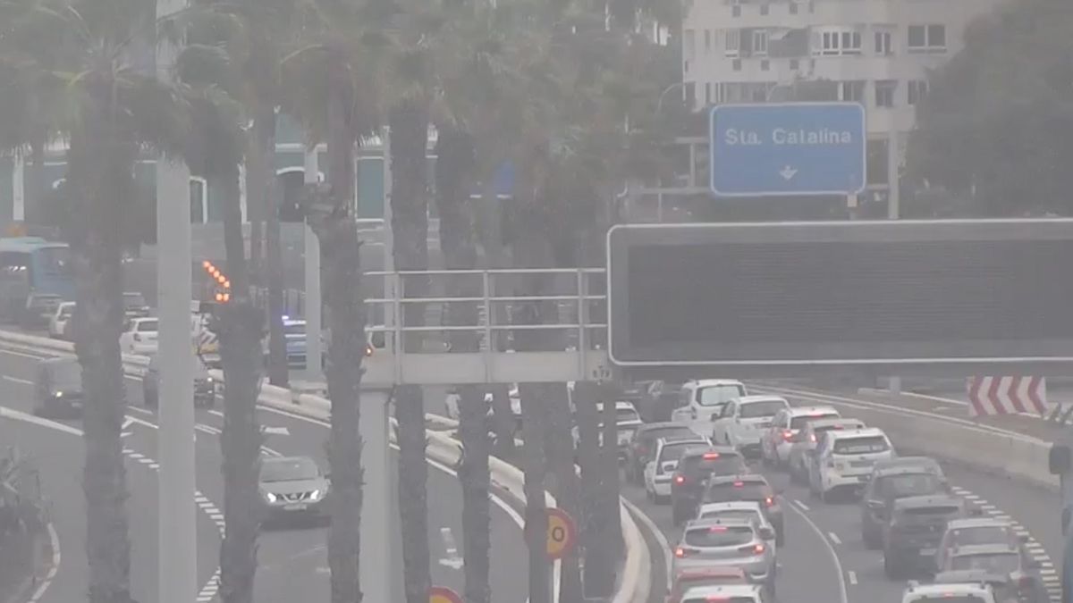 Imagen de las retenciones tras un accidente en la GC-1, a la altura del Parque Santa Catalina.