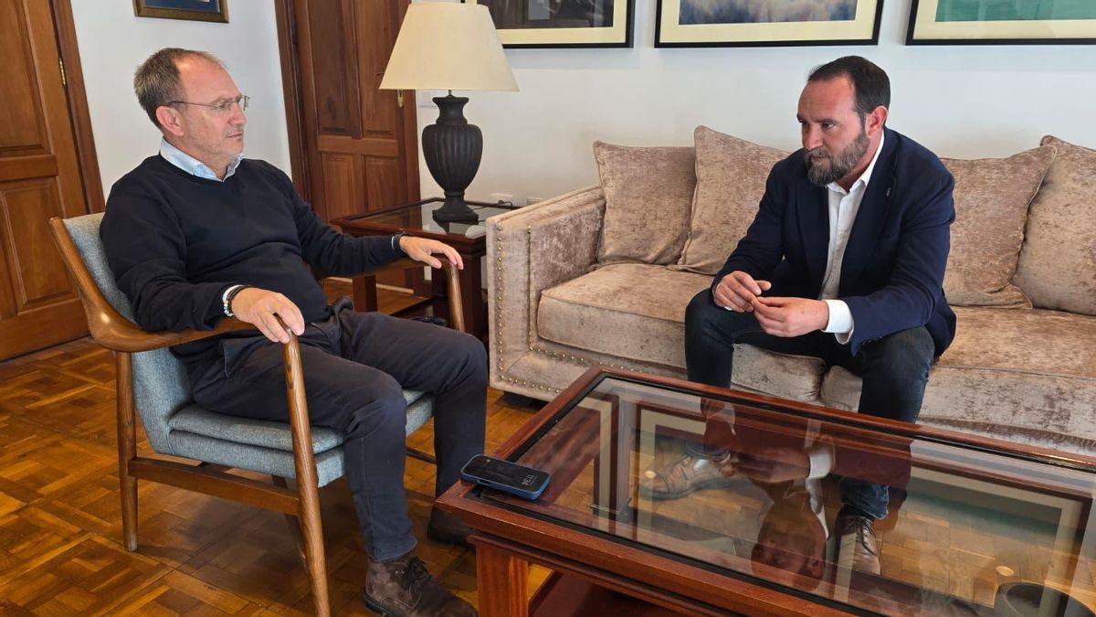 Sergio Rodríguez,  presidente del Cabildo, y Marcos Lorenzo, viceconsejero de Emergencias y Aguas del Gobierno de Canarias.