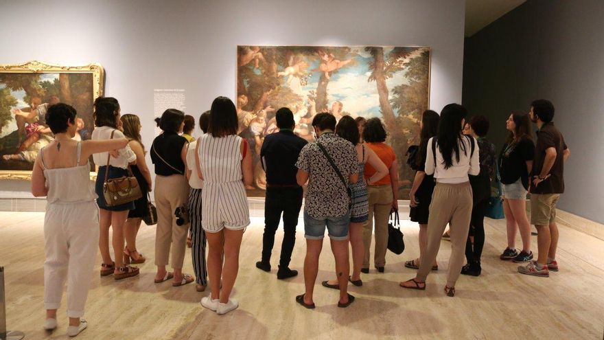 Un grupo de jóvenes en el Museo Thyssen.