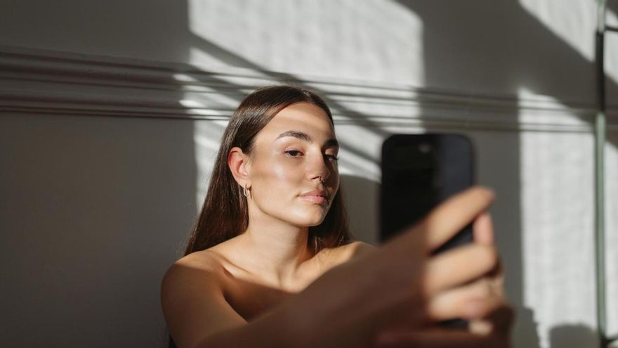El 'looksmaxxing' y los riesgos de los escáneres faciales para recomendar tratamientos estéticos: “Es muy destructivo”
