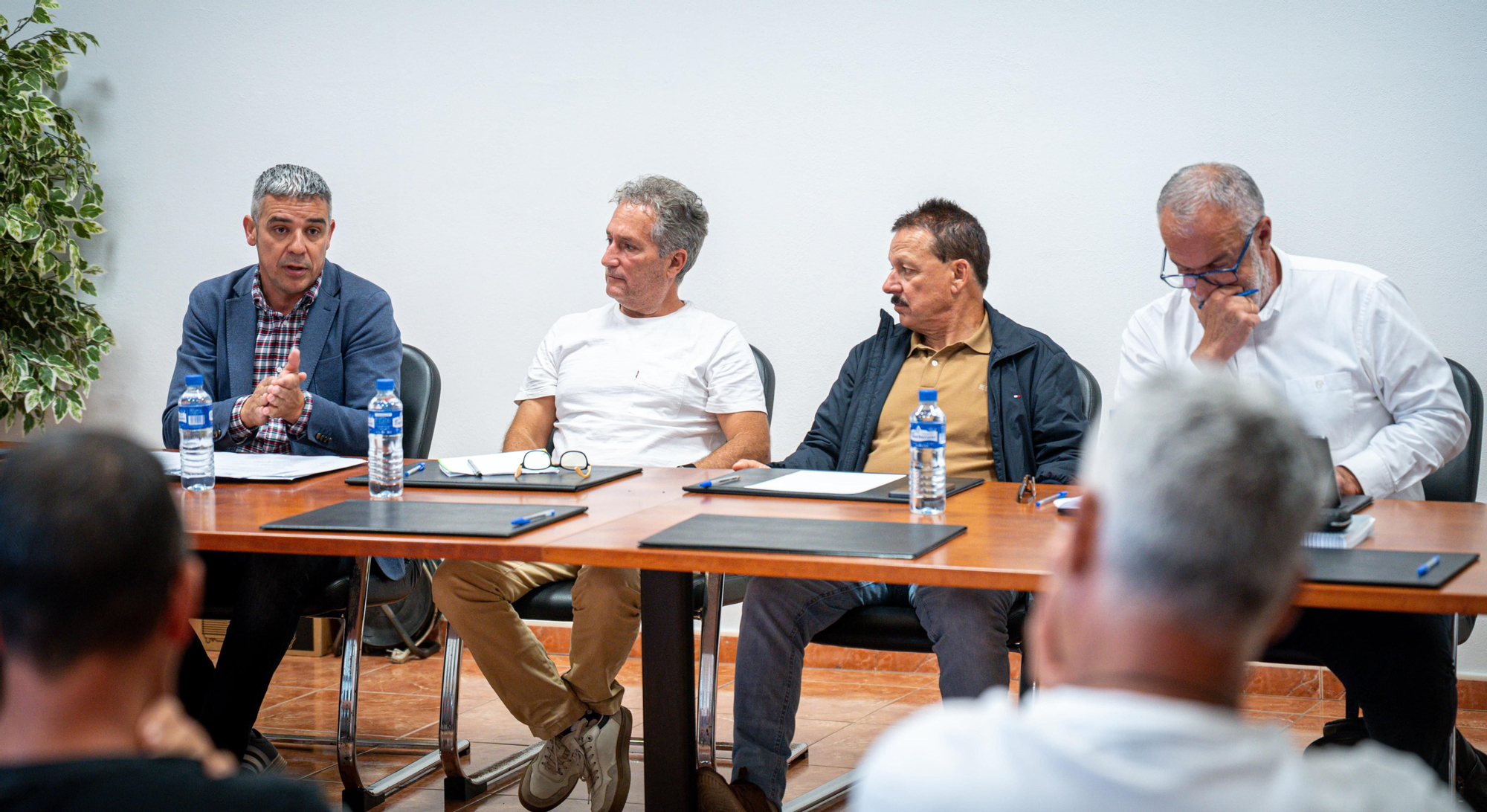 Quintero evalúa en Fuencaliente las demandas del sector platanero ante las inspecciones laborales y el estado de las ayudas.