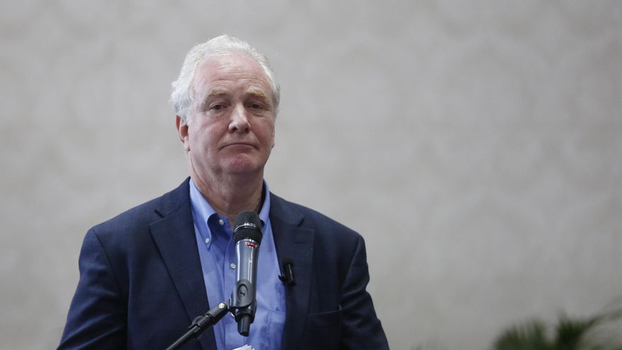El senador demócrata estadounidense Van Hollen no consigue ver al salvadoreño Kilmar Ábrego
