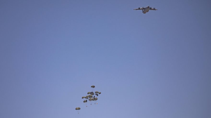 Hamás dice que Israel busca "blanquear su imagen" tras reanudar el envío de ayuda por aire