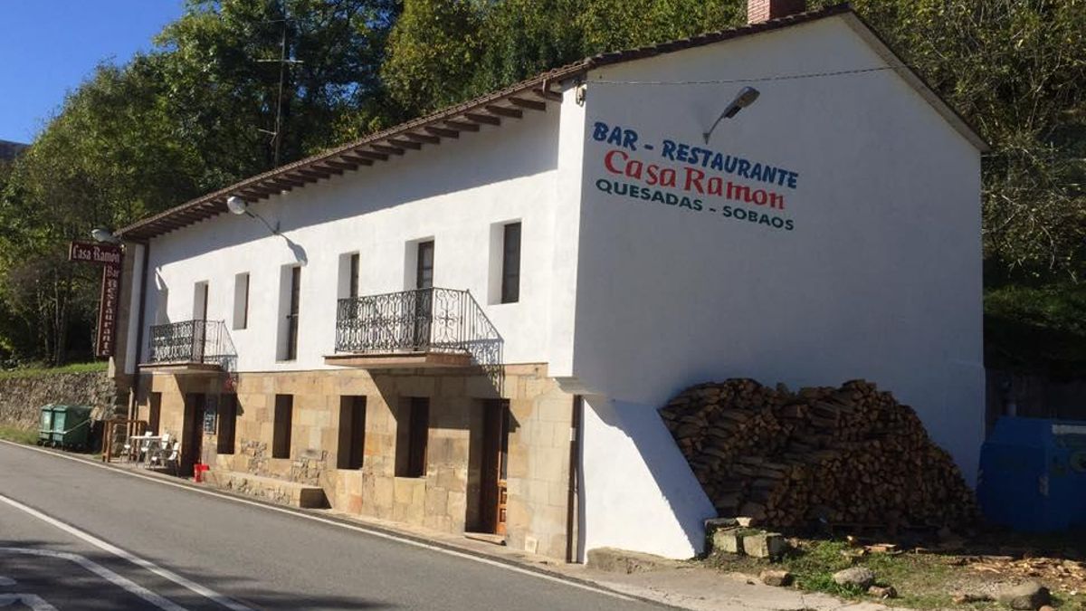 Casa Ramón en Luena, el conocido establecimiento donde para el autobús.