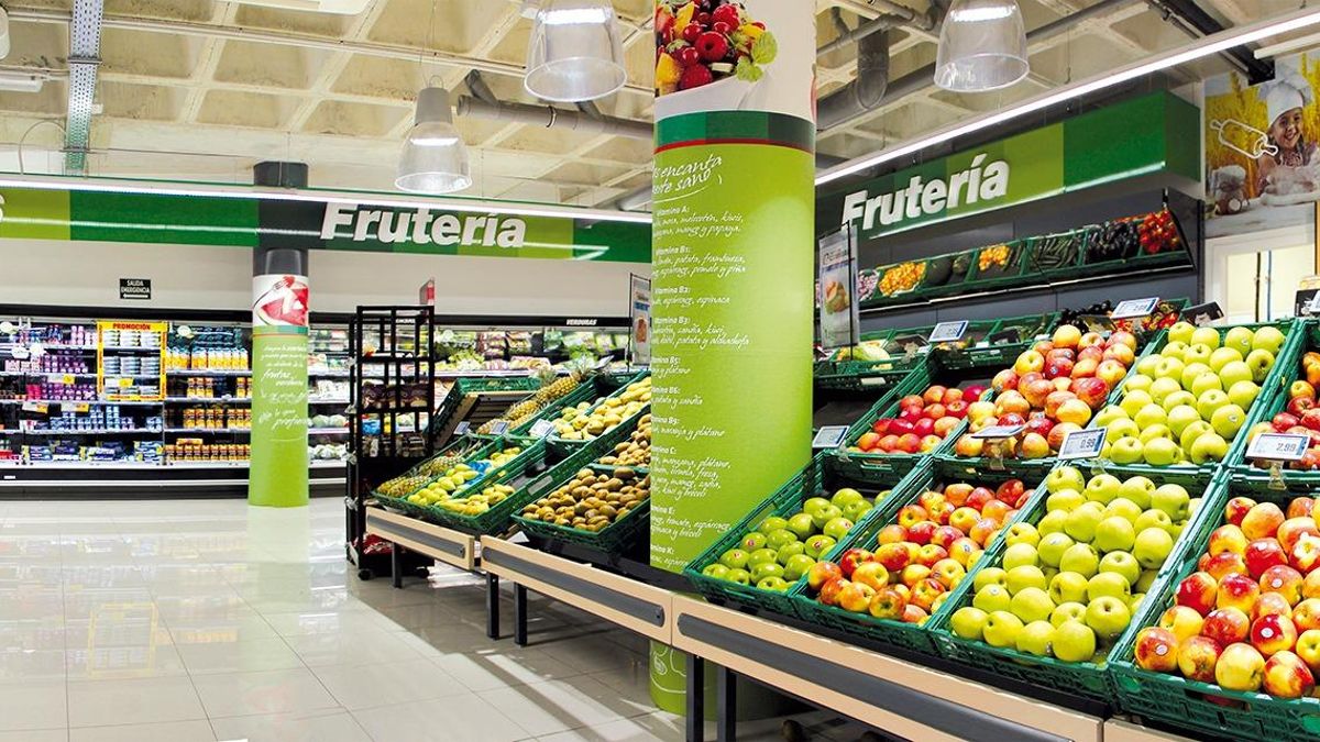 Interior de un supermercado de la cadena Covirán.