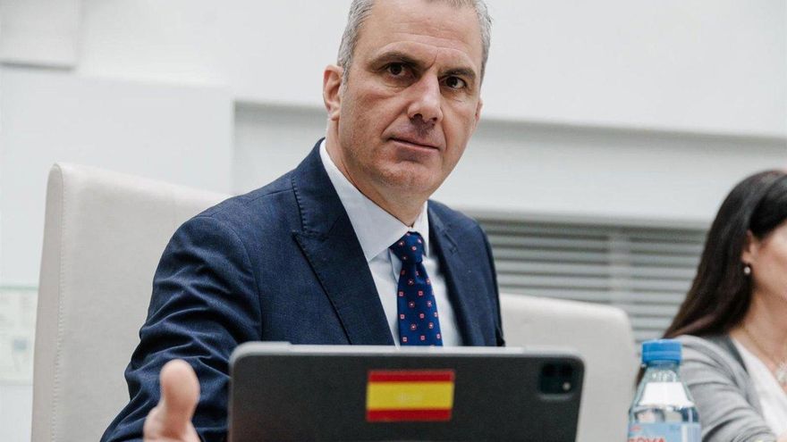 De una "purga" a una crisis enquistada: Vox se enreda en su intento de fulminar a Ortega Smith como portavoz en Madrid