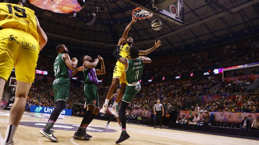 El Lenovo Tenerife se carga al anfitrión Unicaja para colarse en las semifinales de la Copa