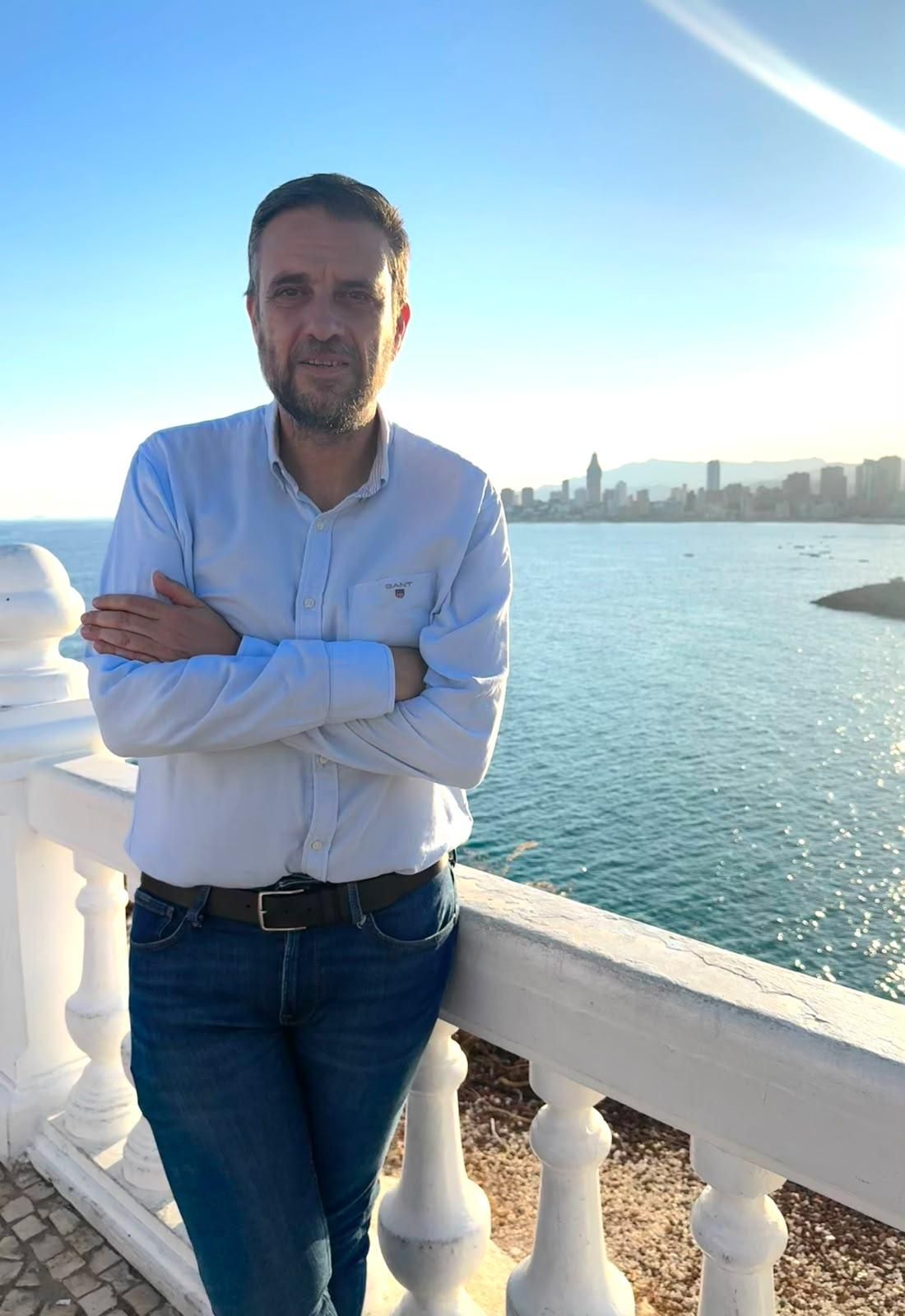 Pere Rostoll en la costa de Benidorm.