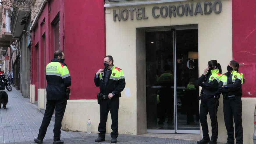 Nueve heridos, tres de ellos de gravedad, en un incendio en un hotel de Barcelona