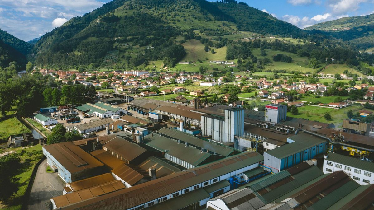 Adif destina casi dos millones a renovar tres pasos a nivel en San Felices y Los Corrales