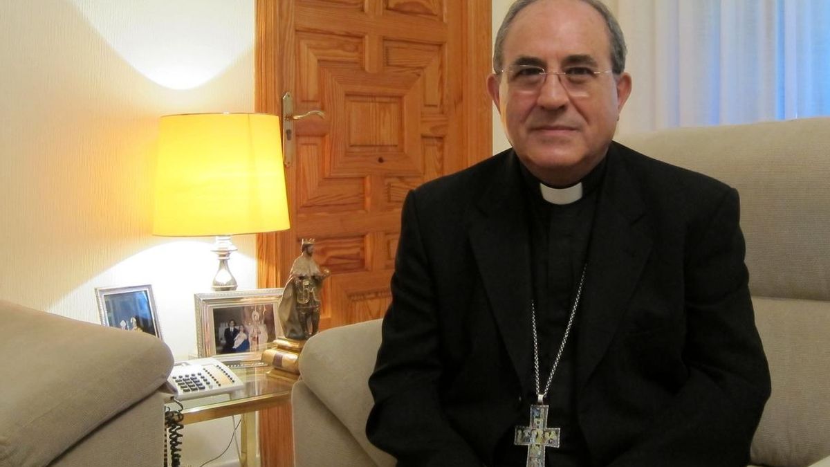 Asenjo dice que el feminismo radical está "amasado de supremacismo, resentimiento e ideología de género"
