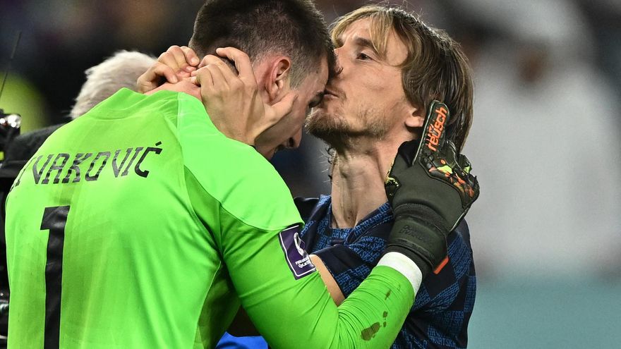 Croacia, salvada por su arquero, elimina a la sorpresa Japón por penales